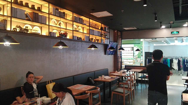 200平方復古風格餐飲店裝修設(shè)計案例