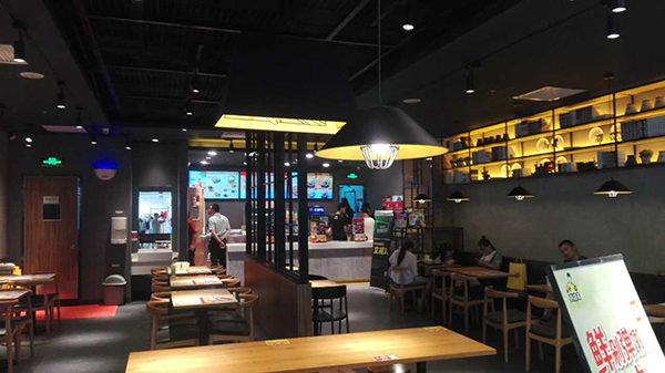 200平方復古風格餐飲店裝修設(shè)計案例